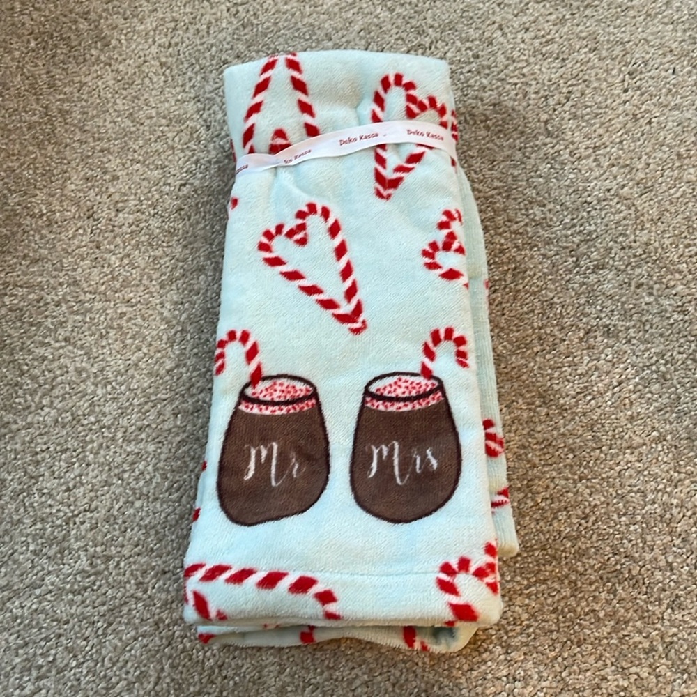 NWOT hand towels ❤️